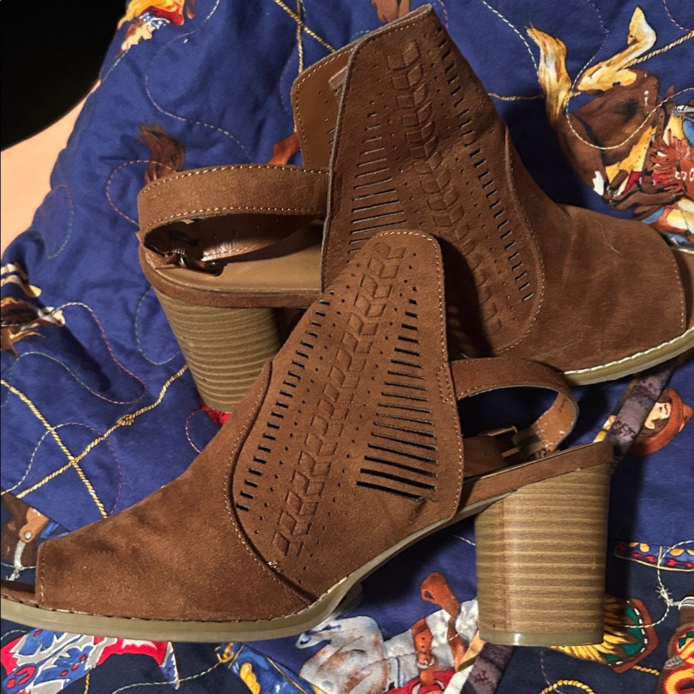 Universal Thread rust  Cutout Heeled Sandals